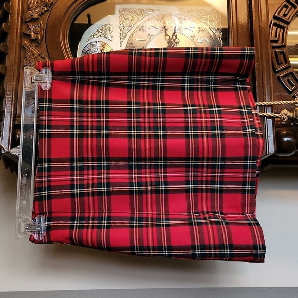 Brandy Melville Dresses & Skirts - Brandy Melville, 0259, Red green plaid skirt, Sz 2